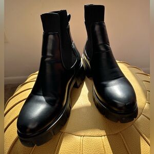 Slip-on Chelsea Boot